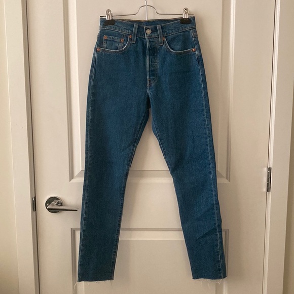 Levi Skinny Jeans - Picture 1 of 4